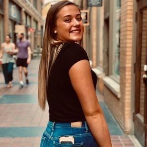 Meet your Posher, Angela